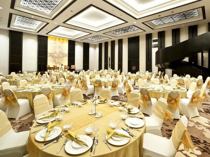 Bumi Segah Hotel Tanjung Redep エクステリア 写真